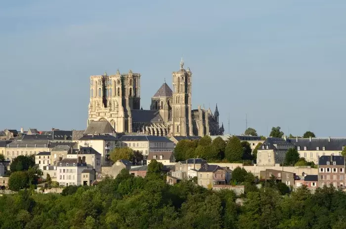 Laon montagne courronnee